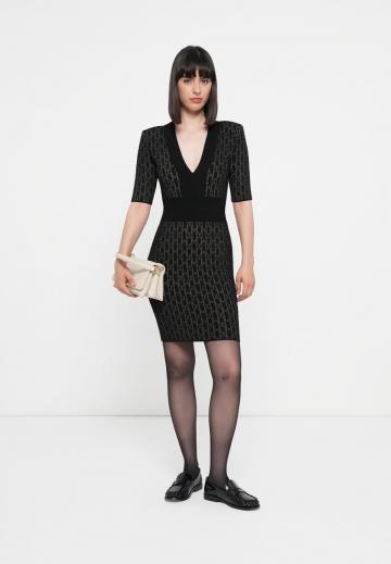 Вязаное платье