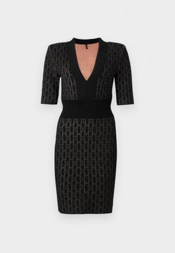 Вязаное платье