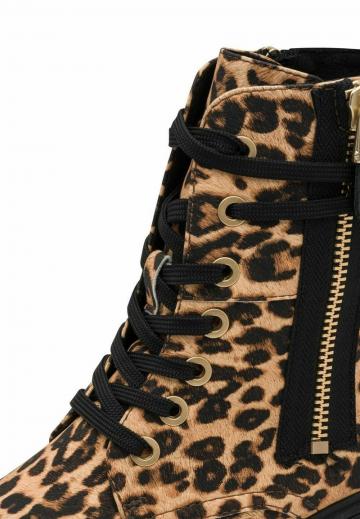 Ботинки на шнуровке