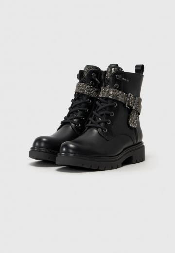 Ботинки на шнуровке