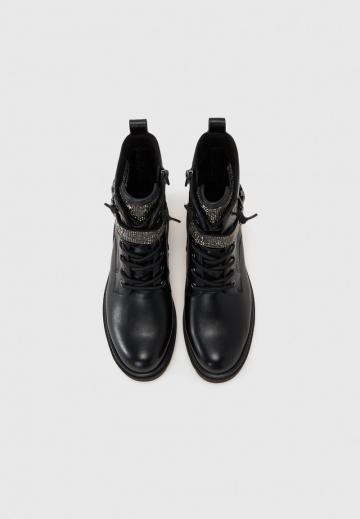 Ботинки на шнуровке