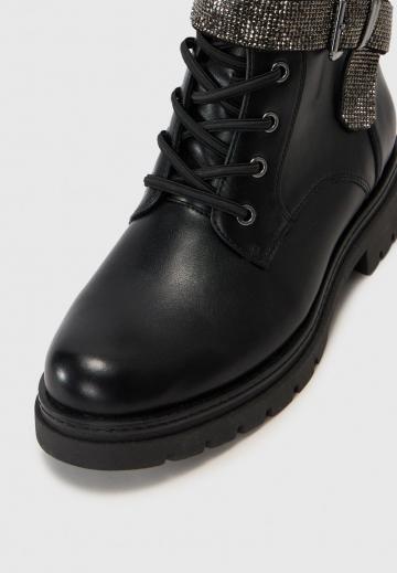 Ботинки на шнуровке