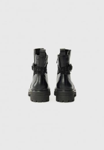 Сапожки на танкетке