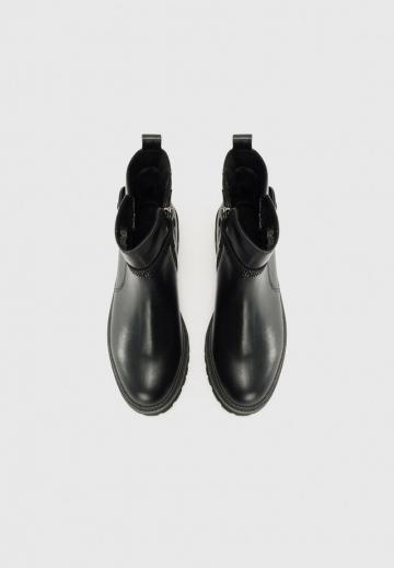 Сапожки на танкетке