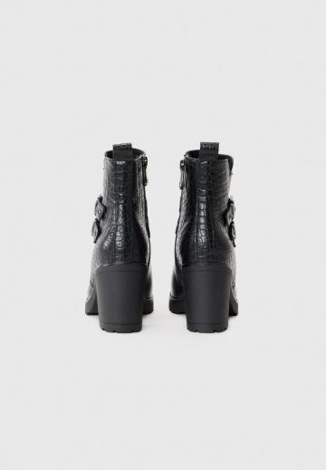 Высокие сапоги