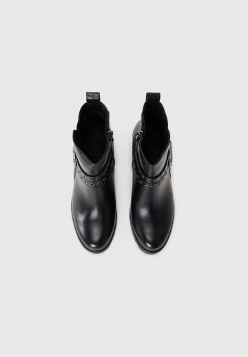 Высокие сапоги