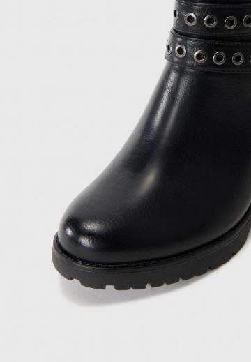 Высокие сапоги