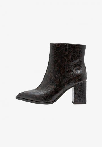 Полусапожки на высоком каблуке