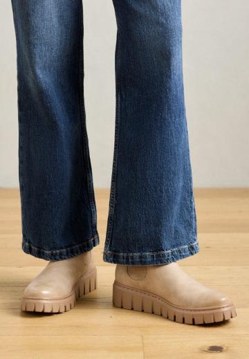 Сапожки на танкетке