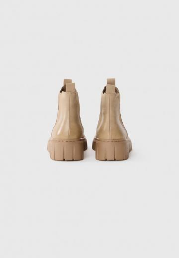 Сапожки на танкетке