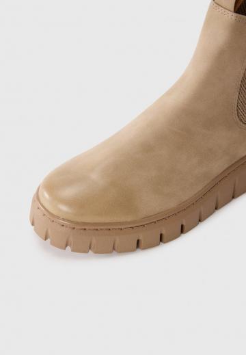 Сапожки на танкетке