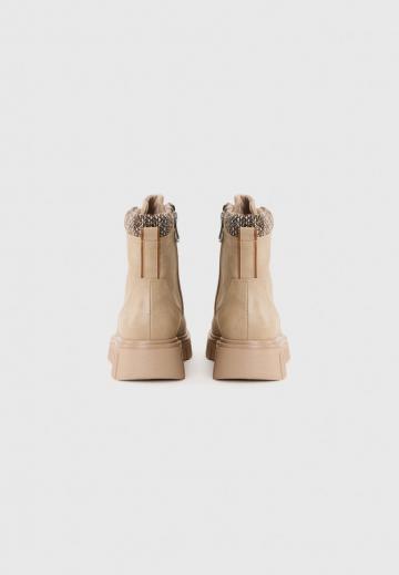 Сапожки на танкетке