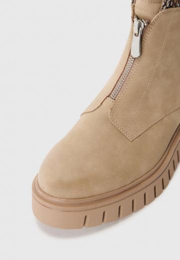 Сапожки на танкетке