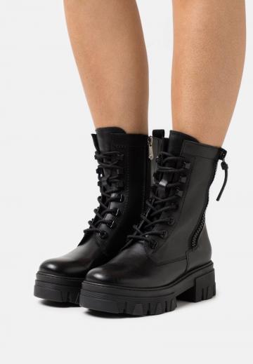 Ботинки на шнуровке