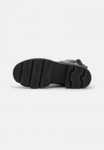 Ботинки на шнуровке