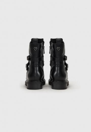 Ботинки на шнуровке