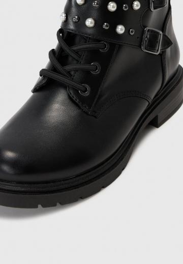 Ботинки на шнуровке