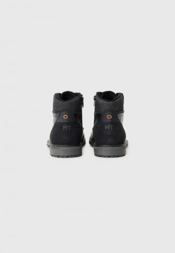 Ботинки на шнуровке