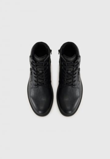 Ботинки на шнуровке