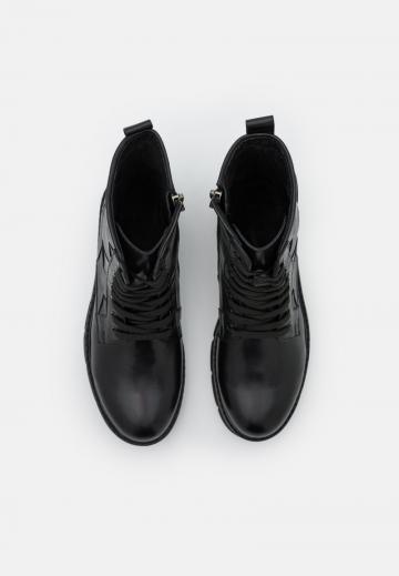 Ботинки на шнуровке