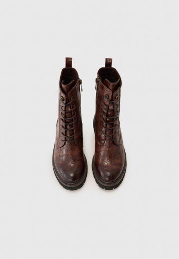 Ботинки на шнуровке
