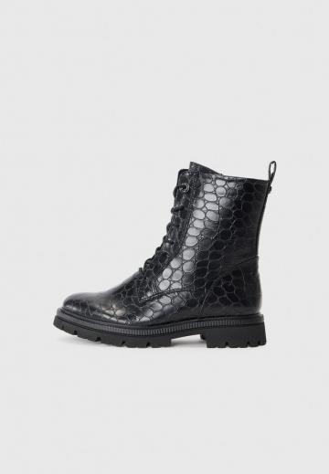 Ботинки на шнуровке