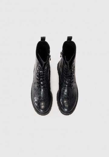 Ботинки на шнуровке