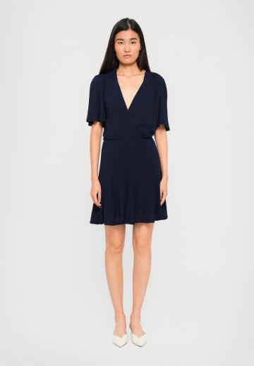 Короткое платье