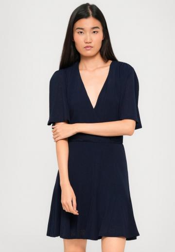 Короткое платье