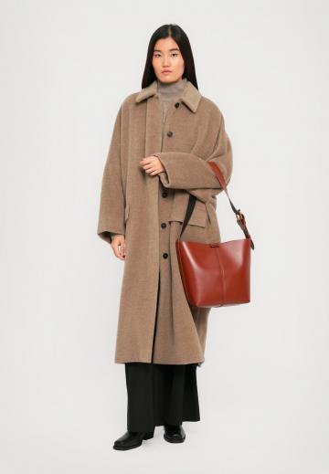 Шерстяное пальто