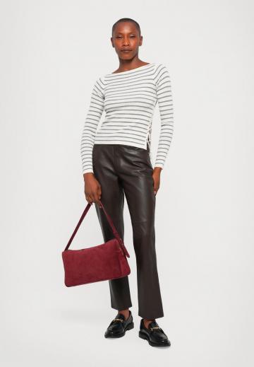 Пуловер в полоску