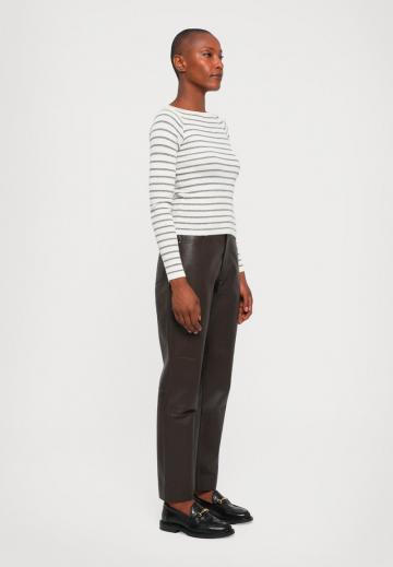 Пуловер в полоску