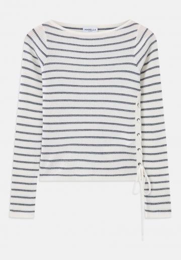 Пуловер в полоску