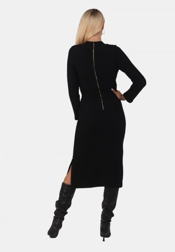 Вязаное платье