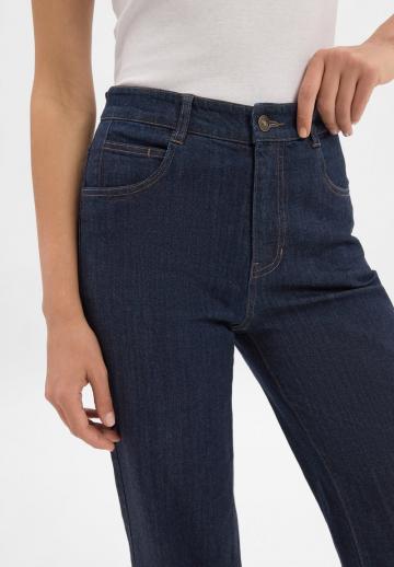 Короткие джинсы