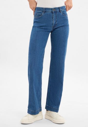 Прямые джинсы