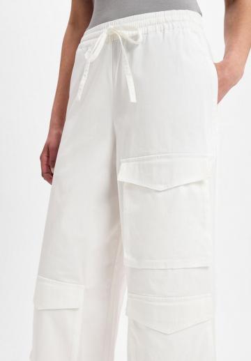 Брюки с накладными карманами