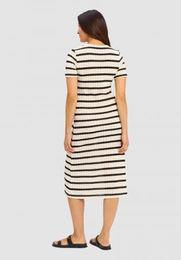 Вязаное платье