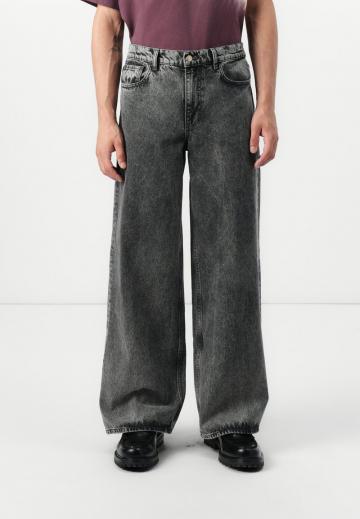 Свободные джинсы