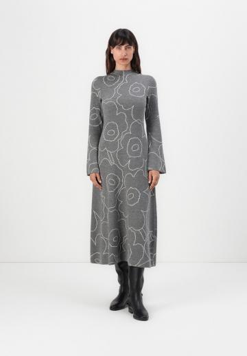 Вязаное платье