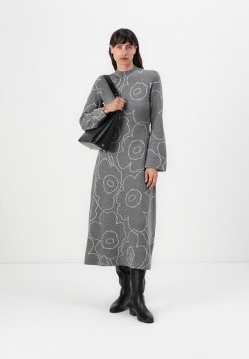 Вязаное платье