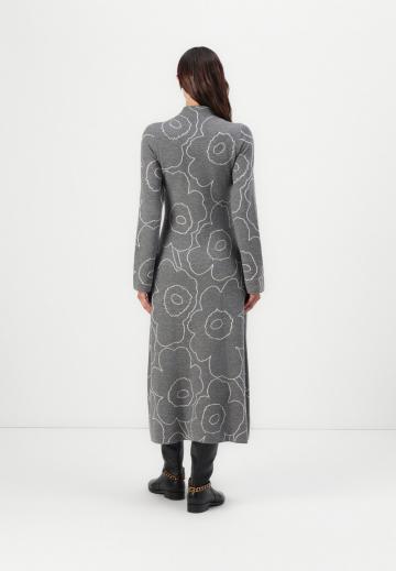 Вязаное платье