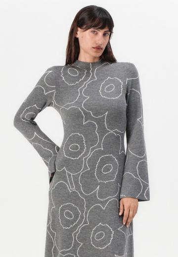 Вязаное платье