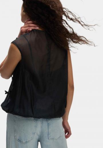 Блузка без рукавов