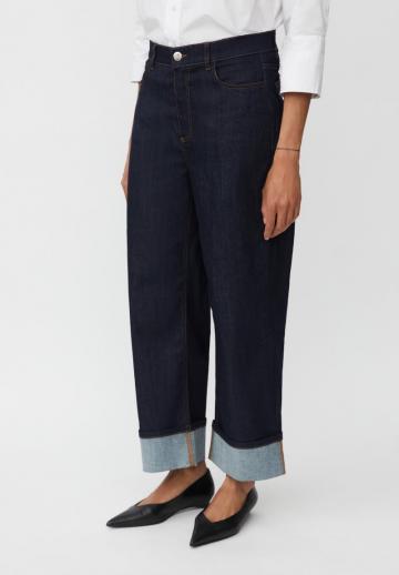 Короткие джинсы