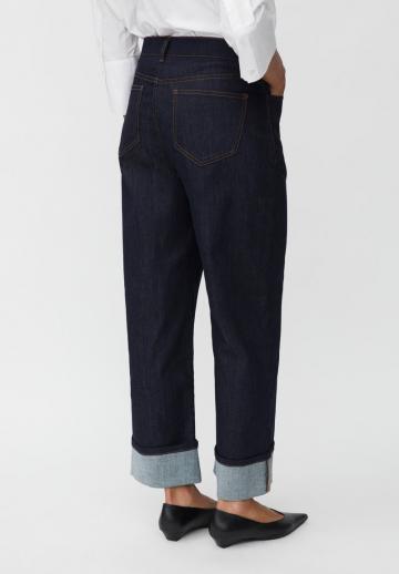 Короткие джинсы