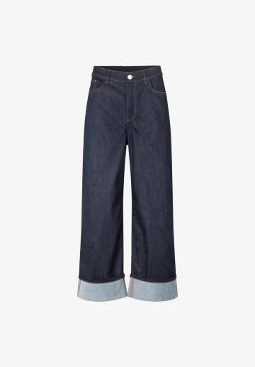 Короткие джинсы