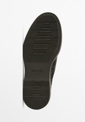 Ботинки на шнуровке