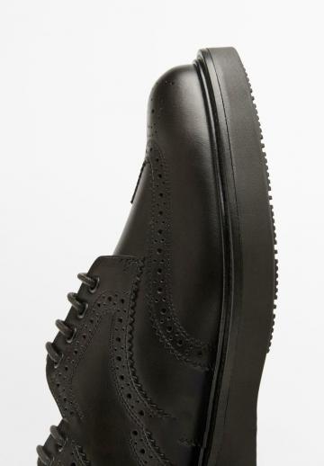 Ботинки на шнуровке