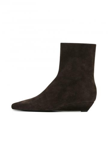 Сапожки на танкетке